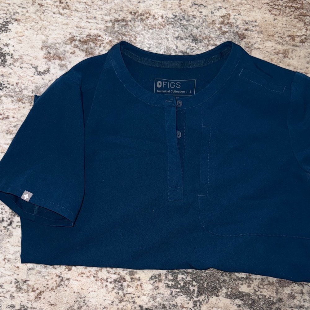 Figs Deep Reef Henley scrub top